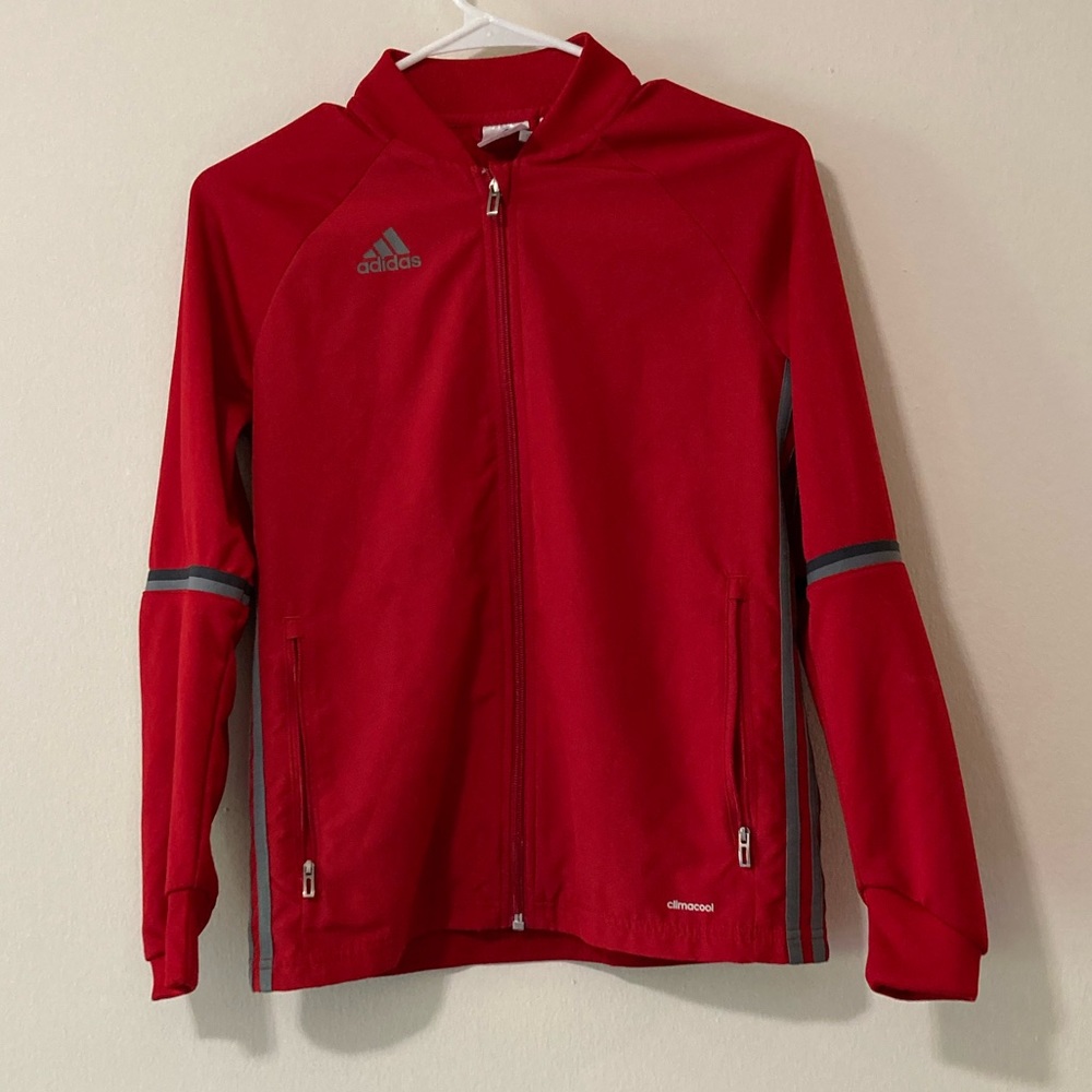 adidas zip, very comfy, fits well!! size medium